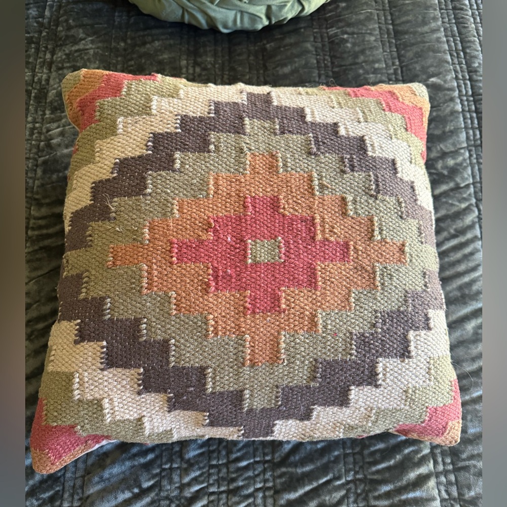 Accent pillow
